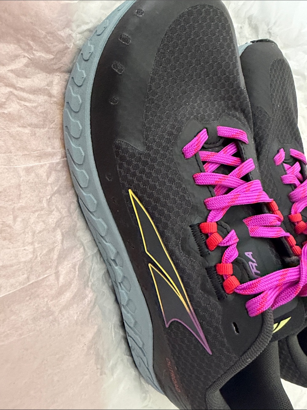 Altra Women’s Black Athletic Shoes with Pink Laces and Yellow Logo New